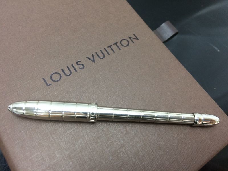 Louis Vuitton Doc laque Silver Tone x Black Ball Point Pen at 1stDibs
